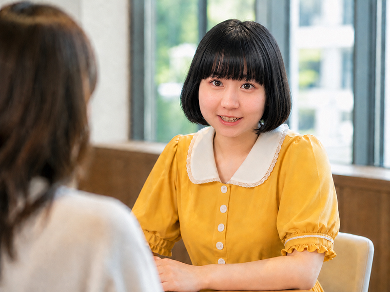 打ち合わせ中のみかんデザイン代表